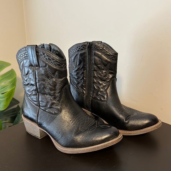 Coconuts by Matisse Shoes - Coconuts by Matisse Pistol Black Embroidered Cowboy Boots